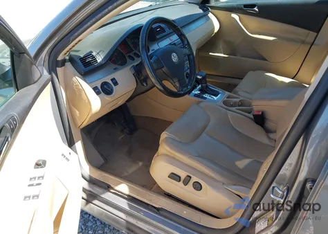 2008 Volkswagen Passat Komfort from USA, damaged, VIN WVWAK73C08P107646